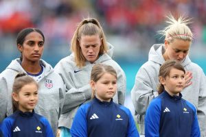خودداری کردن بازیکنان تیم ملی زنان فوتبال آمریکا از خواندن سرود ملی1