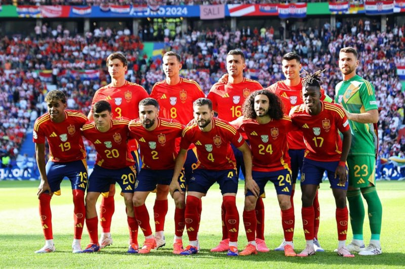 بازیکنان اسپانیا سرود ملی را نمی خوانند2