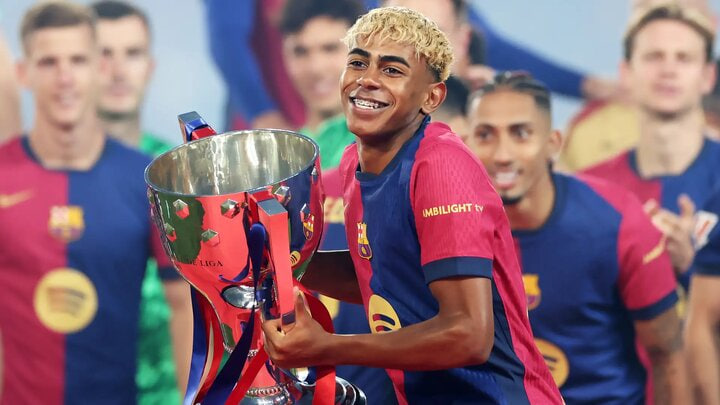 لامینه یامال؛ پدیده‌ای در آتش میان حاشیه‌ها و درخشش‌ها1